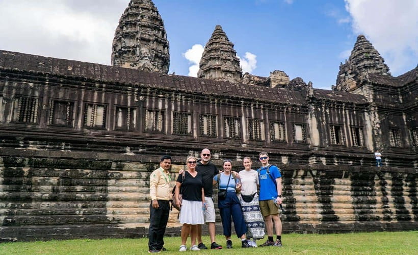 Angkor Wat: Guided Vespa Tour / Tuk Tuk or Car - Lunch near Srah Srang