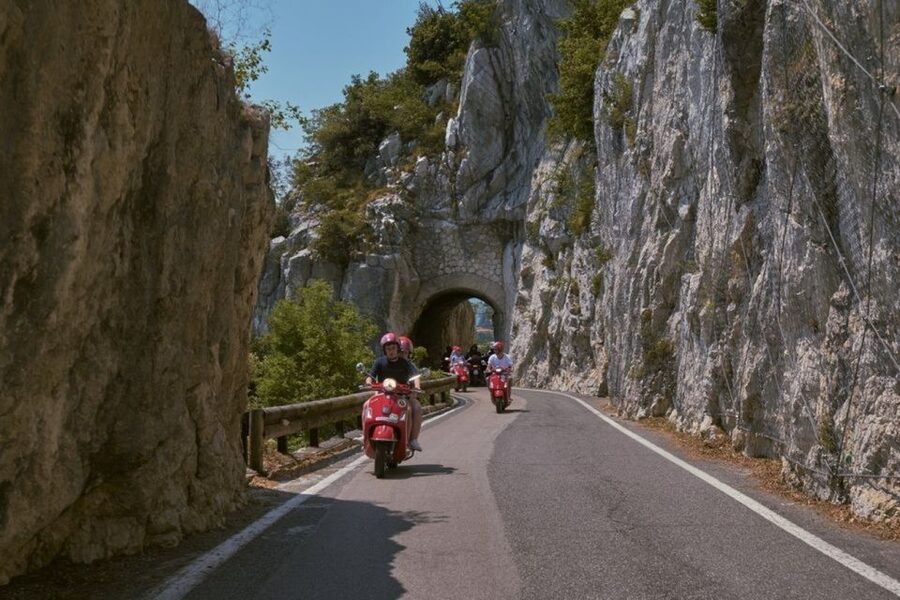 Bardolino: Lake Garda self-guided Vespa tour - The DGtalguide app and the self-guided format