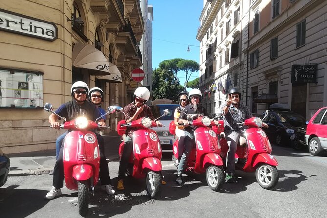 Beautiful Roma Tour on Vespa with Driver - Gianicolo and the Acqua Paola fountain