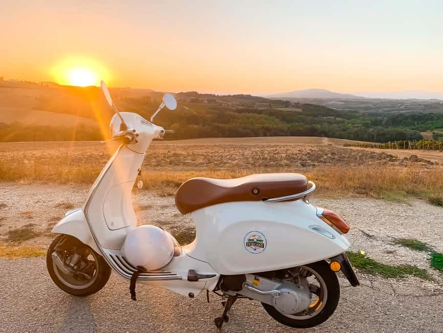 Chianti Tour by Vespa from Florence - An hour in Monteriggioni