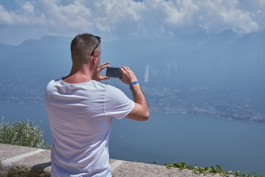 Desenzano del Garda: Lake Garda app-guided Vespa tour - Starting at Motoragazzi in Desenzano