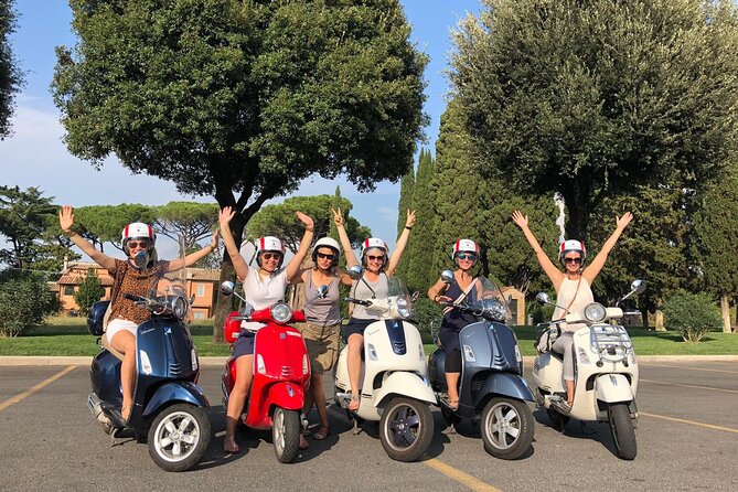 English: Vespa Tour Rome- Experience like a Roman - Why a Vespa is a smart way to see Rome