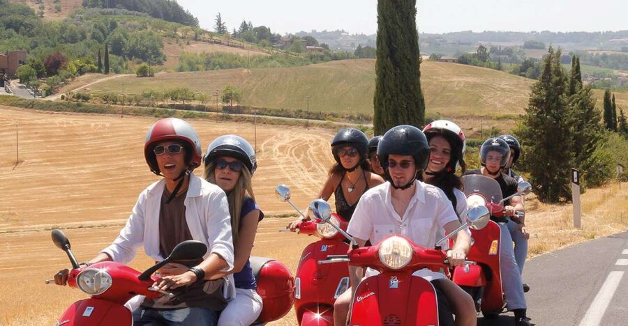 Florence/Badesse: Tuscany Group Vespa Tour with Wine Tasting - Meeting in the Florence area at Villa Costanza