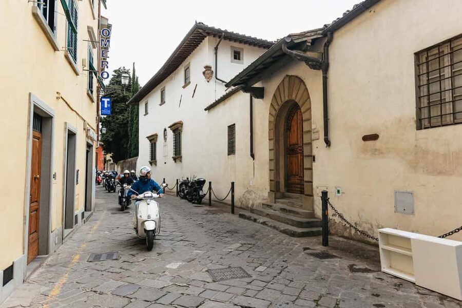 From Florence: Tuscan Countryside Vespa Tour with Tastings - Who should book this five-hour Vespa tour?
