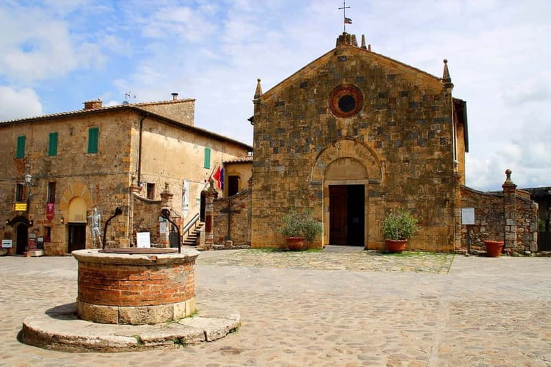 From Siena/Badesse: Vespa & Chianti Tour in the Tuscan Hills - Castellina in Chianti: one hour to look around