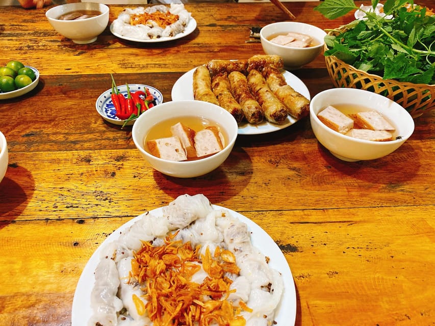 Hanoi: Food and Sightseeing Vespa Tour with 7 Tastings - Timing, pickup, and group choices
