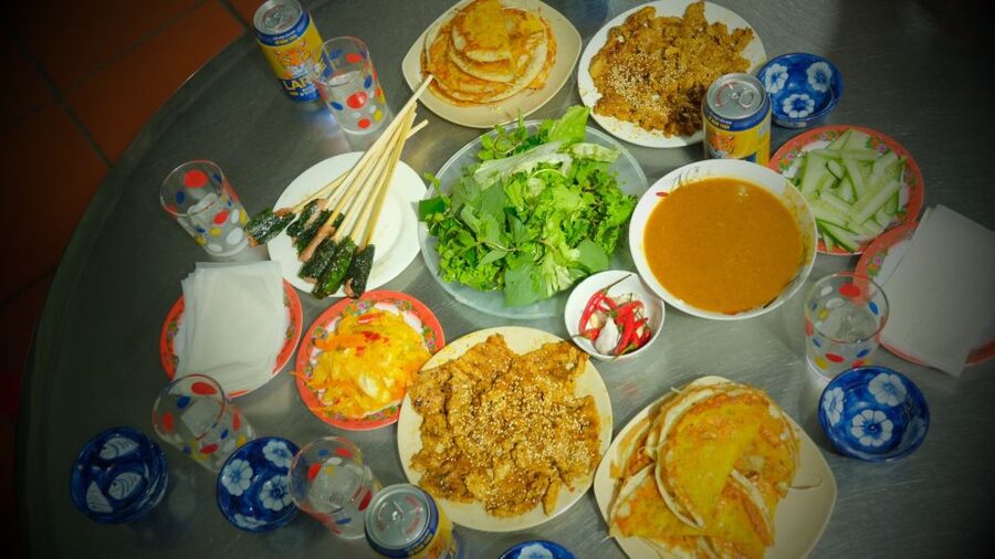 Hoi An: Evening Food Culture Tour by Vespa - Family kitchens and recipes with a story