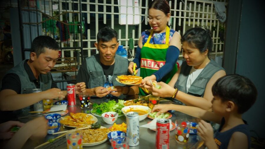 Hoi An: Evening Food Culture Tour by Vespa - 6 p.m. pickup and the first taste of local life