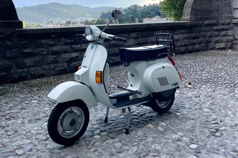 Lake Como: 4, 8, or 24-Hour Classic Vespa Rental & Delivery - Meeting Sebastian at Como Borghi station