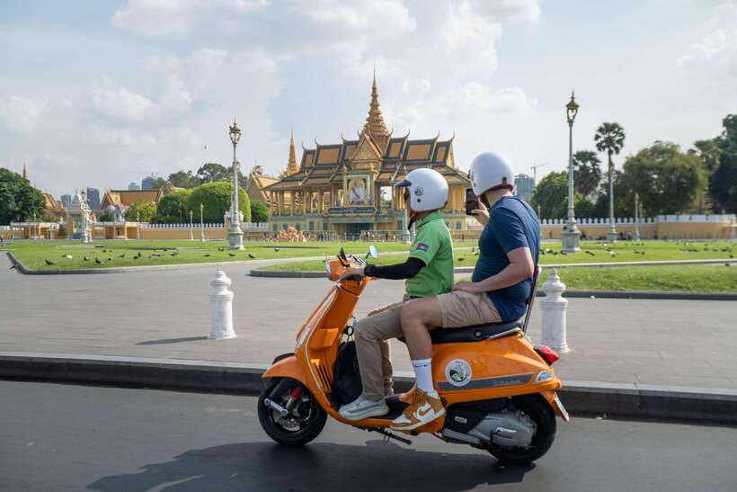 Phnom Penh: City & Silk Island Haft Day or Full Day Tour - Wat Phnom and the legend of Lady Penh