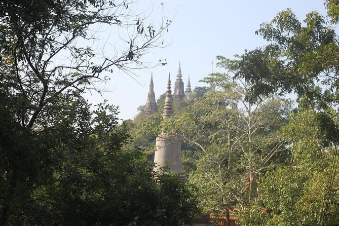 Phnom Penh: Highlights Tour Including National Museum - Khmer art inside the National Museum