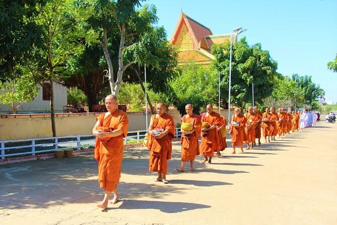 Phnom Penh: Highlights Tour Including National Museum - Wat Phnom and the final hour