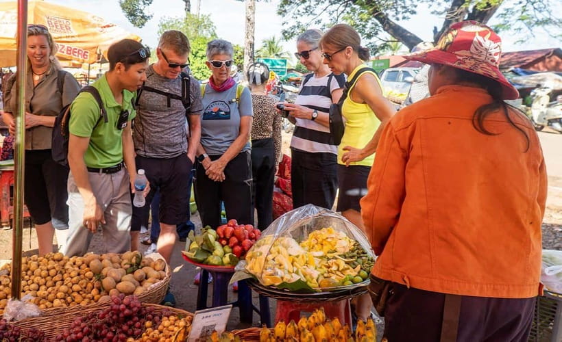Phnom Penh: Morning Foodie, Market Walking & Street Art Tour - Quick takeaways