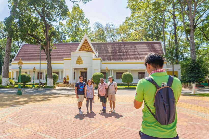 Phnom Penh: Morning Foodie, Market Walking & Street Art Tour - Phnom Penh street art adds history to the food route