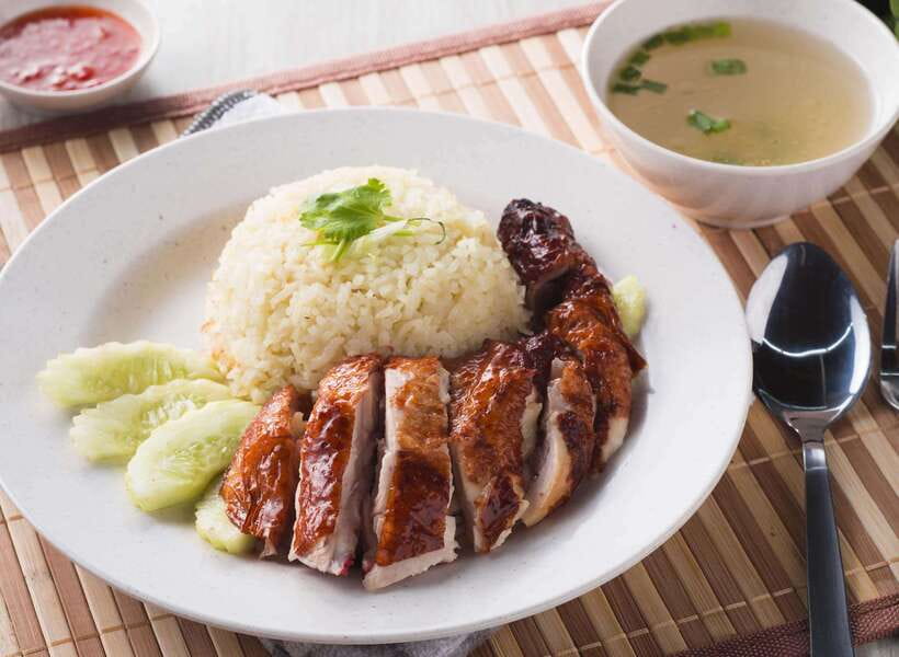 Phnom Penh: Morning Foodie, Market Walking & Street Art Tour - Boeng Keng Kang Market turns breakfast into a lesson