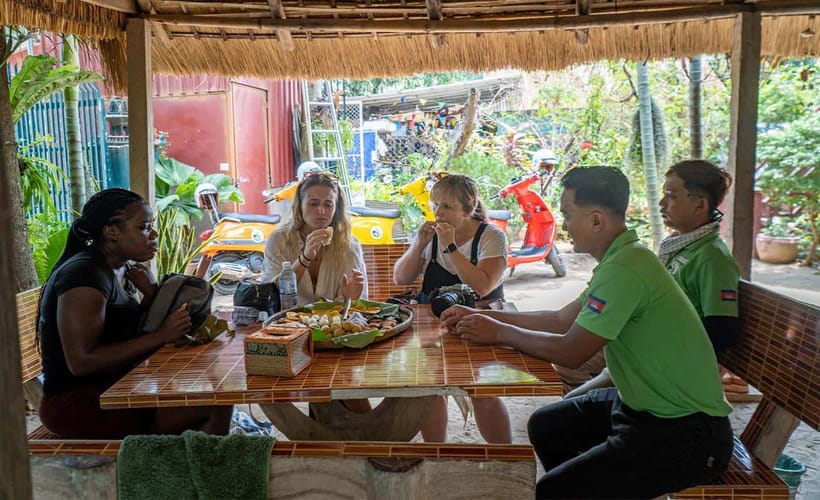 Phnom Penh: Silk Island Tour by Vespa with Tuk Tuk Available - Koh Oknha Tei Market: A Look at Everyday Shopping