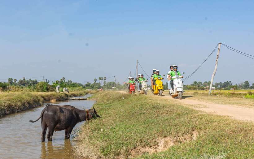 Phnom Penh: Silk Island Tour by Vespa with Tuk Tuk Available - Silk Island and the Seven-Generation Loom