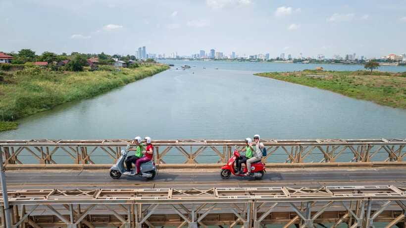 Phnom Penh: Silk Island Tour by Vespa with Tuk Tuk Available - Akreiy Ksatr Village and Time for Local Snacks