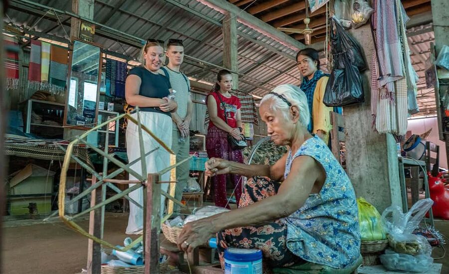 Phnom Penh: Walking Tour, Food Tour & Sunset Cruise - Psar Kandal and the old quarter