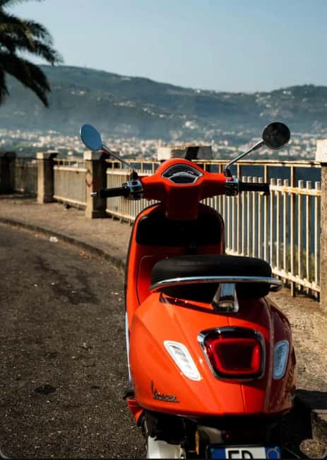 Piaggio Vespa Primavera 125 ABS - The first ride through Sorrento