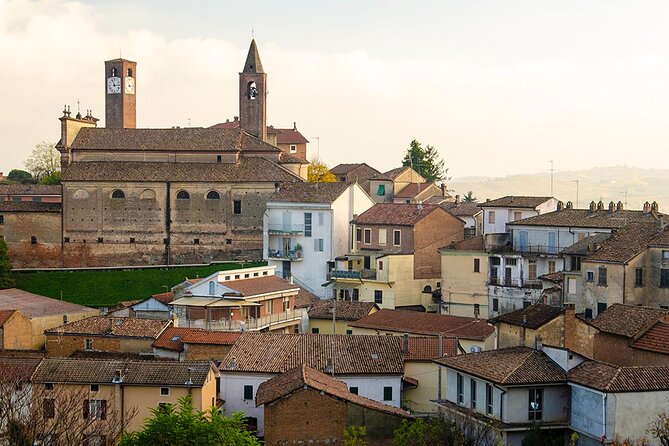 Private Vespa Tour "Among the hills of Barolo and Barbaresco" - Neive: a medieval village to begin the day