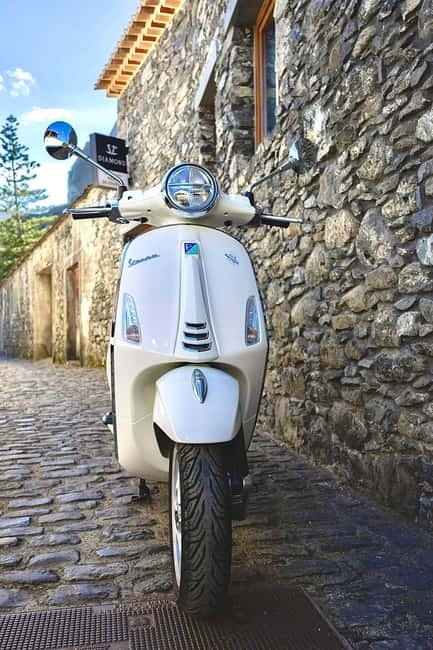 Private Vespa Tour Funchal & Câmara Lobos (3hrs) - Who should book this ride?