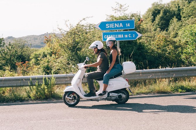 Private Vespa Tour in Chianti - Riding through the Chianti countryside