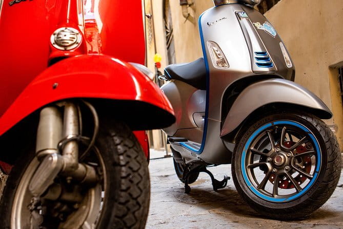 Rent your Electric Vespa 45 in Florence for 8 hours - Florence streets without the parking headache