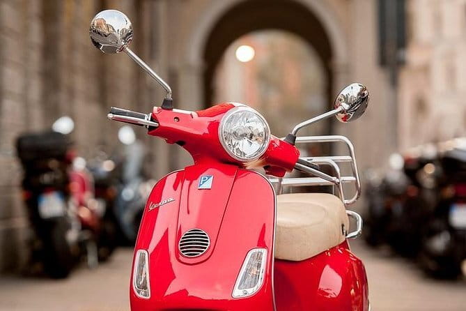 Rent your Electric Vespa 45 in Florence for 8 hours - Safety, helmets, and the no-beginner rule