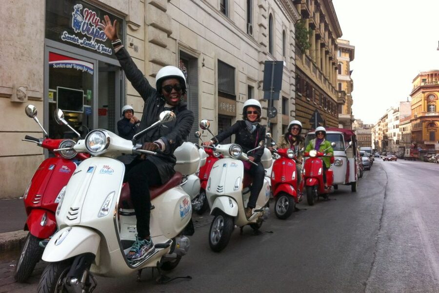 Rome 24-Hour Vespa Primavera Rental - Piazza Venezia and the central streets