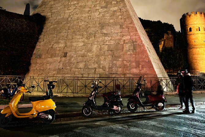 Rome by Night Vespa Ride: Icons of Rome - A fast introduction to Rome by Vespa