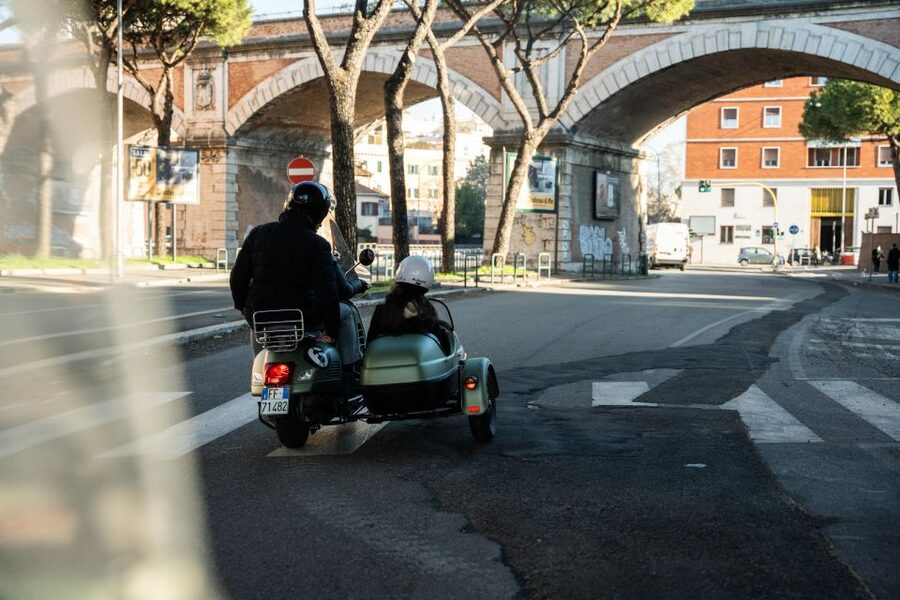 Rome: Evening Vespa Sidecar City Tour - Janiculum Hill and the Fontana dell’Acqua Paola