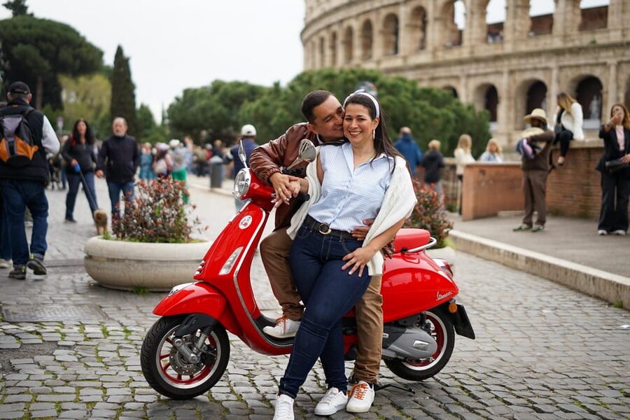 Rome: Explore the City by Vespa with an Optional Photoshoot - Piazza Venezia and the Return