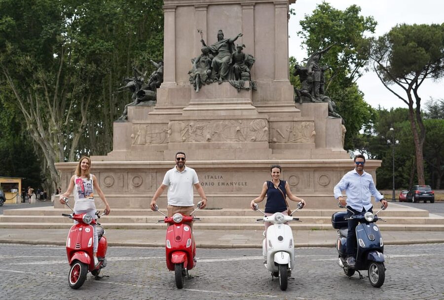 Rome: Night Photography service by Vespa with Aperol Spritz - What the 25 photos add to the price