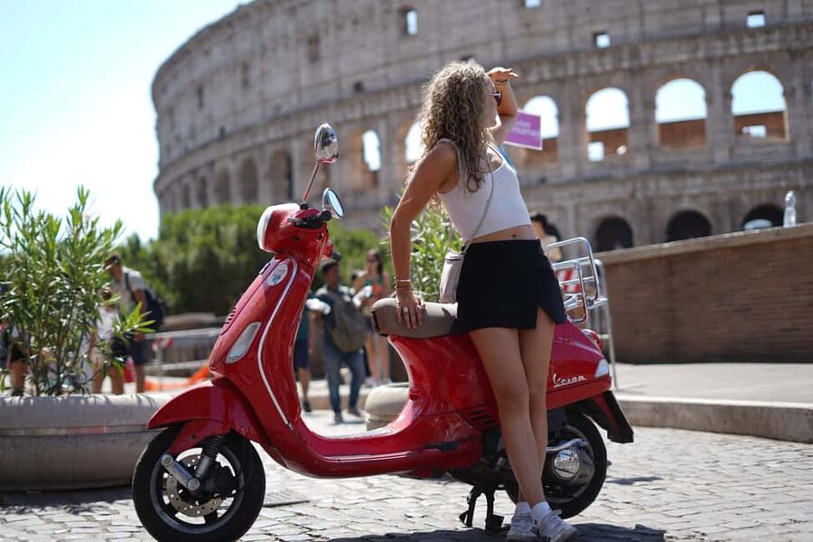 Rome: Night Photography service by Vespa with Aperol Spritz - Starting beside the Colosseum