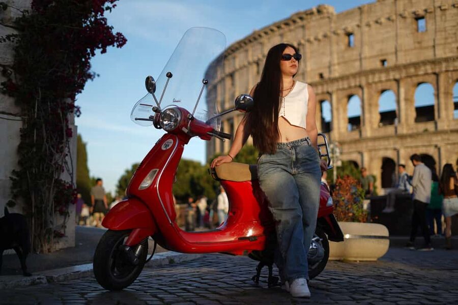 Rome: Photography Service by Vespa Scooter - The Photography Is More Than a Free Extra