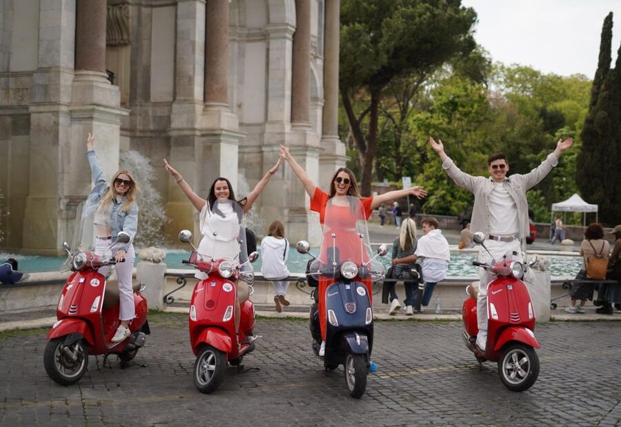 Rome: Photography Service by Vespa Scooter - Starting Near the Colosseum