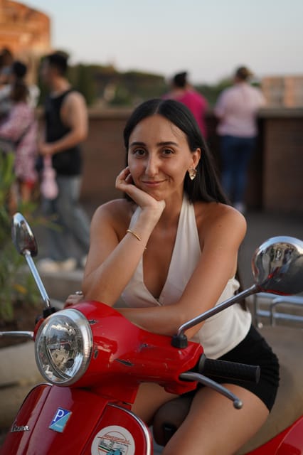 Rome: Photography services by Vespa with Aperol Spritz - What the photography service adds