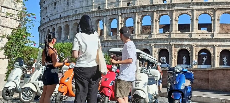 Rome: Ride as a Passenger on a Vespa on Guided City Tour - Why a Vespa works so well in Rome