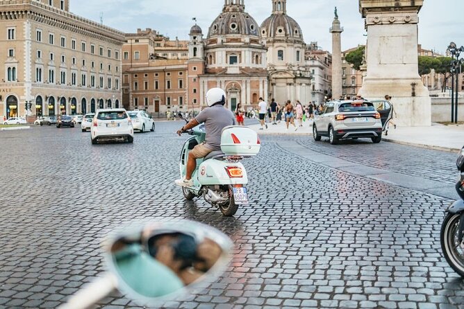 Rome Vespa 125cc Daily Rental - What the included safety equipment really adds