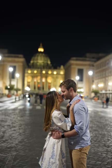Rome: Vespa Night Experience with Aperol Spritz & Photos - Meeting near the Colosseum