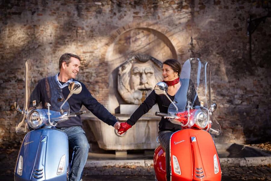 Rome: Vespa Photo Tour with City Center Pickup - The Colosseum gives the tour its dramatic opening