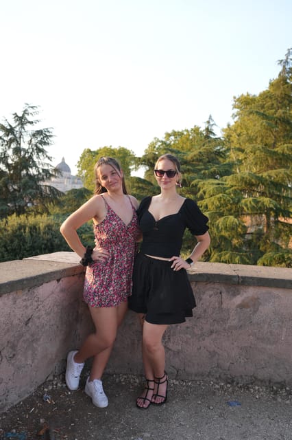 Rome: Vespa Photo Tour with Historic City Highlights - Guides, language, and group size