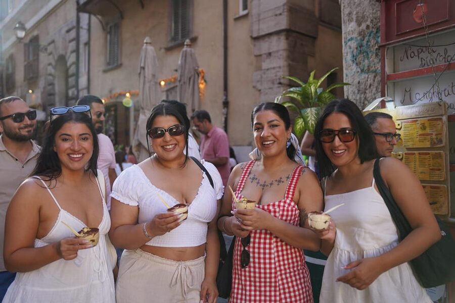 Rome: Vespa Ride with Pictures and Sweet Tastings - Why a passenger-only Vespa ride works so well in Rome