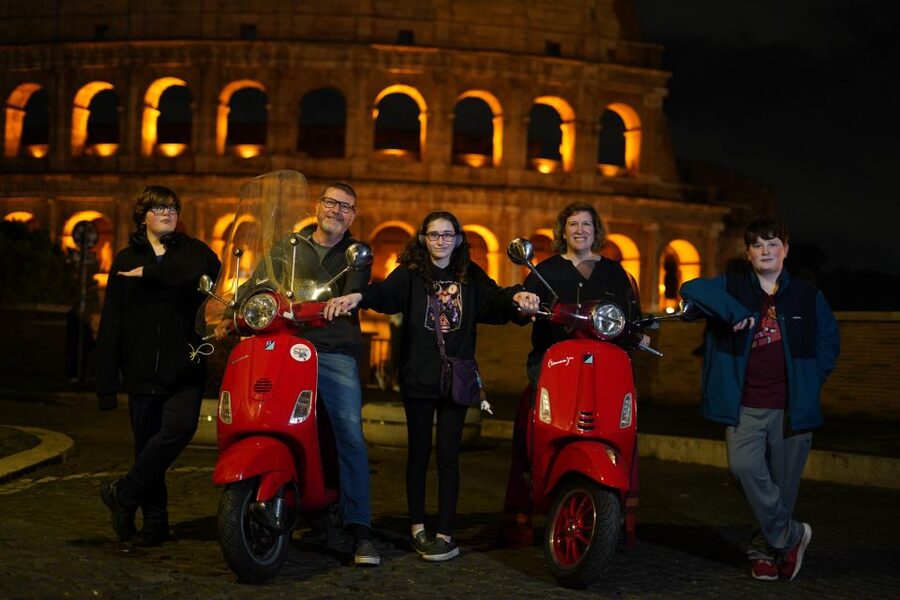 Rome: Vespa Scooter Night Tour with Pro Photographer service - From the Mouth of Truth to Piazza Venezia