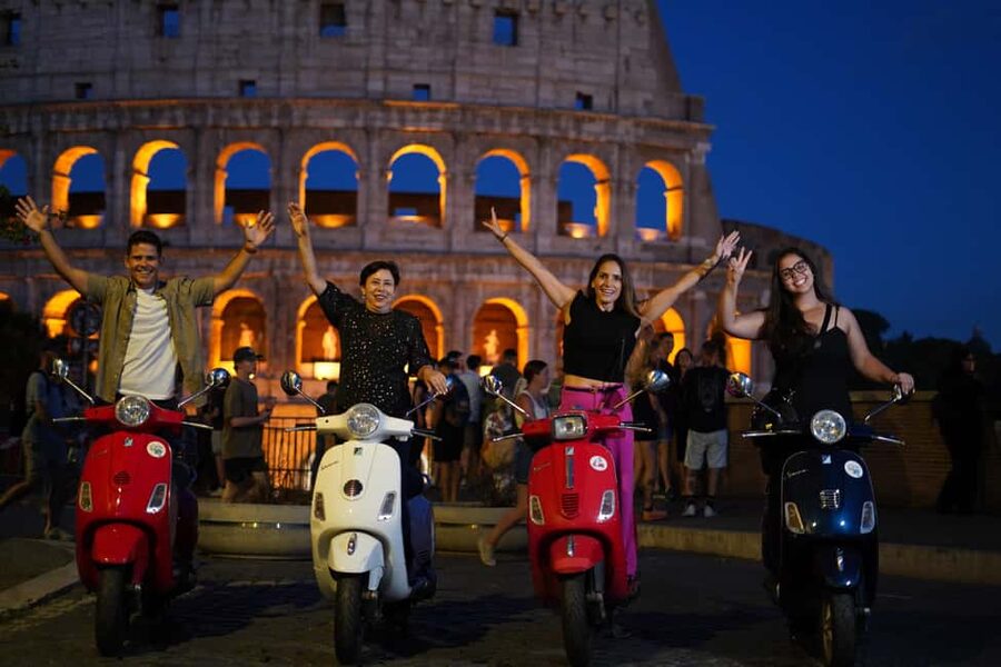 Rome: Vespa Scooter Night Tour with Pro Photographer service - Janiculum Hill: the best pause of the evening