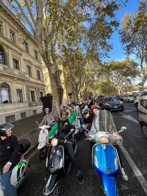Rome: Vespa Self-Drive Tour with Gelato - Piazza Venezia and the Colosseum