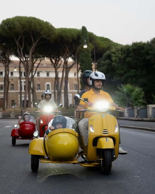 Rome: Vespa Sidecar Tour with Hotel Transfers & Gelato - Piazza Venezia and the Colosseum