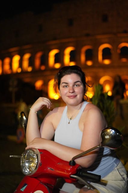 Rome: Vespa Tour & Professional Photoshoot - Meeting near the Colosseum and starting the ride