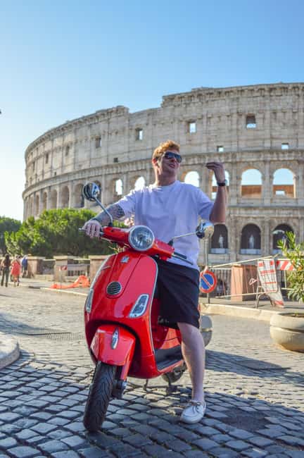 Rome: Vespa tour “When in Rome” with Dessert and Photography - Colosseum: a dramatic opening stop